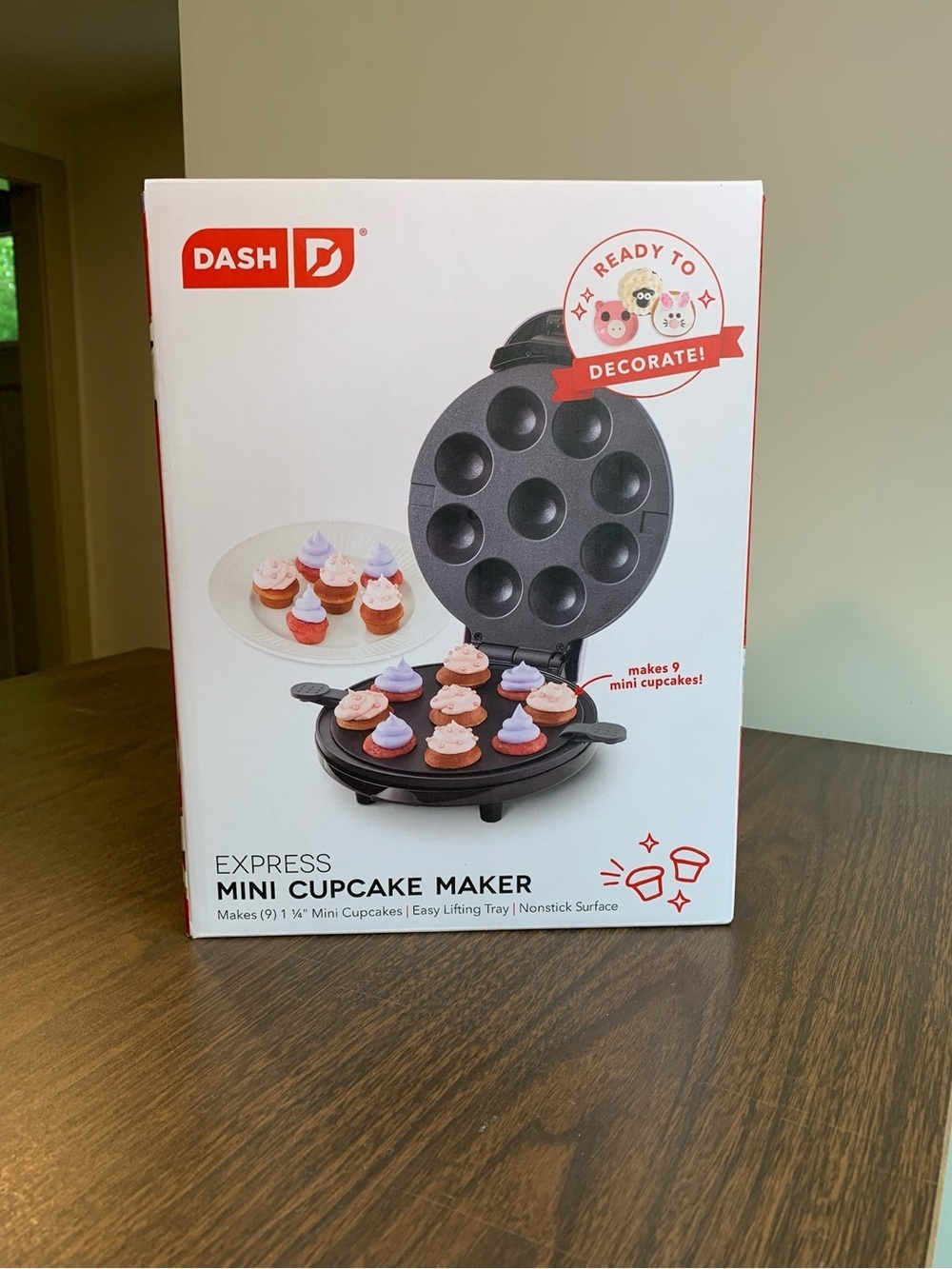 Dash Express Mini Cupcake Maker